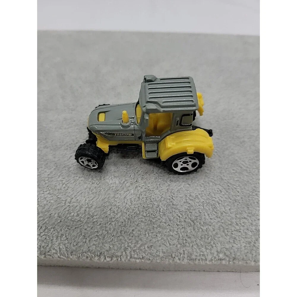 2006 Matchbox  Tractor  MB703 Yellow Toy
